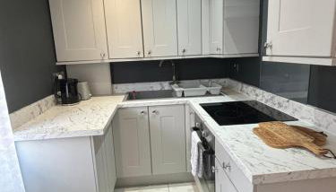 Cosy Modern Flat with garden - Photo 5