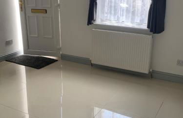 Dane Guest House Free Parking Fast WiFi Modern Living - Foto 6