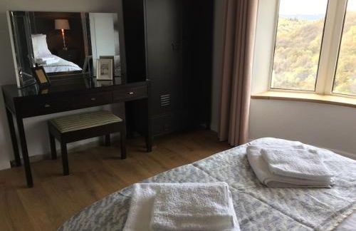 The Crest Hillside Retreat With Hot Tub - Foto 19