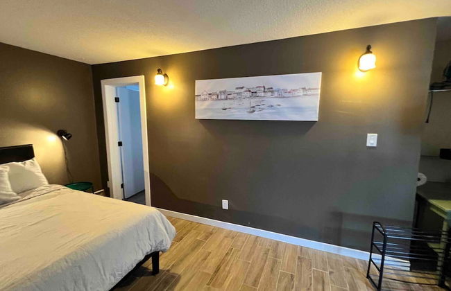 One Bedroom Condo Near Whyte Ave - Photo 2