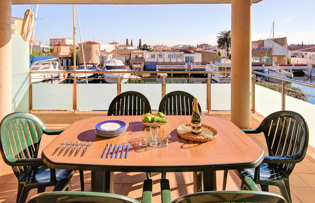 Apartment With Scenic View - Photo 19