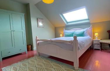 Spacious home in Leeds ideal for gatherings with free parking - Foto 8