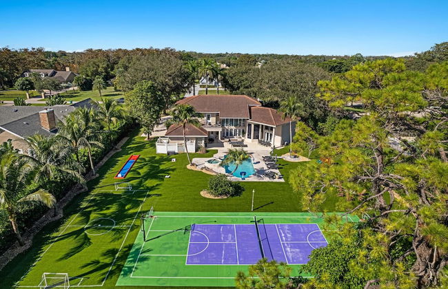 Luxurious 6-Bedroom Villa with Pool & Games - Foto 1