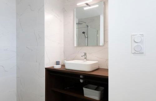 Villa ELISA Piscine Intérieure partagée chauffée à 29 degrés à 100m de la plage - Foto 8