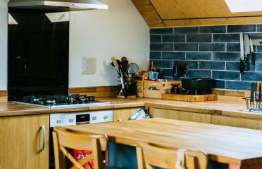 Mansell Road - Trendy Loft with Free Parking - Foto 13