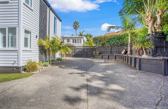 The Oasis Home with Hot Tub and Parking - Foto 36