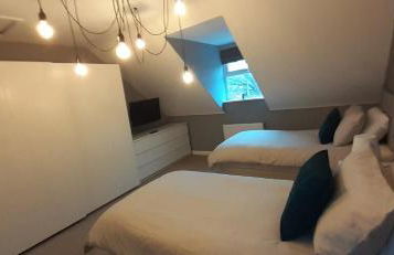 Hawksworth House in Chelmsley Wood, Birmingham near Solihull, near the NEC, HS2, JLR, Bear Grylls Centre, Resorts World and Birmingham airport, with a garage and free parking, great for families and contractors - Foto 18