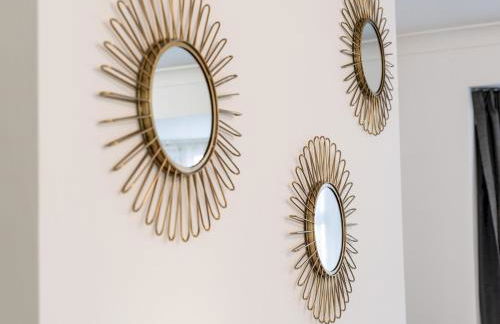 Spacious 4 Bed House Free Parking Near Station - Pass the Keys - Foto 49