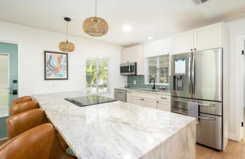 POOL Fenced Yard Shuffleboard Court - Foto 3