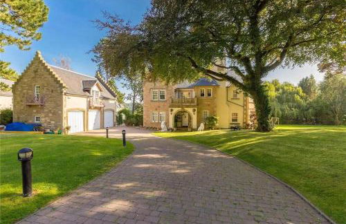 Superb 5 bedroom Villa 16 mins from City Centre - Foto 1