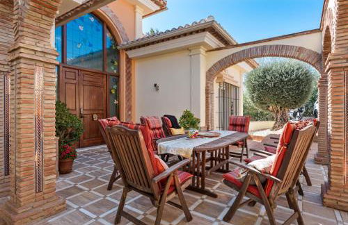 Infinity pool mansion by Costarentals - Ref 85 - Photo 47