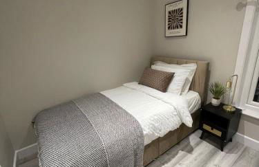 Luxury 3 Bed House - 10 min walk from Dartford Town Centre - Fully Refurbished - Photo 9