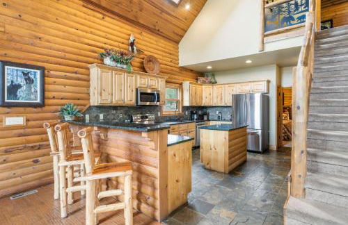 Luxury Lakefront Chalet Resort 2 Pools FREE Amenities Dock MiniGolf Waterslide - Foto 67