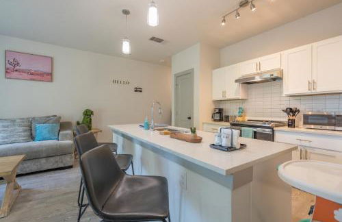 Riverwalk and Pool view Apt with King bed Infinity Pool Gym Free Parking - Foto 45