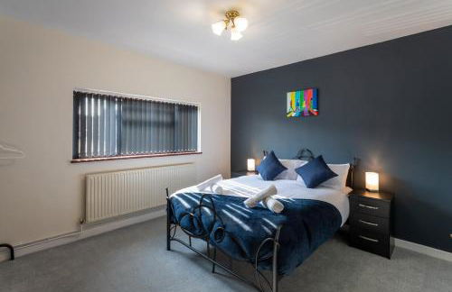 Newly Refurbed Home With Football Table Near M5 Junction 2 - Foto 11