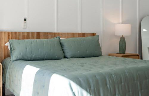 Relaxed Luxury Pet Friendly Home with Pool and Backyard Lounge in San Antonio, TX - Foto 11