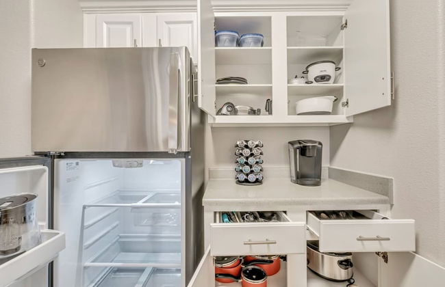 Luxury King Beds Pool Gym - Near Hill AFB - Foto 7