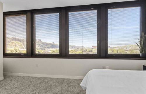 2BR Downtown Apartment with Gym & Deck - Foto 34