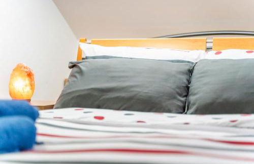 Exquisite 2-Bedroom Penthouse-Sleeps 7-Free Parking with Workspace & High-Speed WiFi - Foto 23