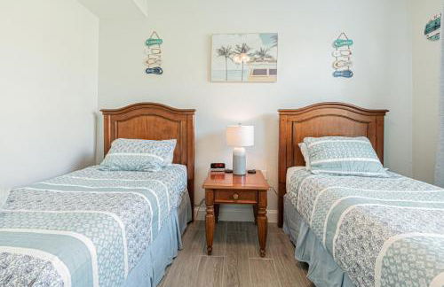 Greenlinks at Lely Luxury White Orchid Fully Renovated Modern 1st floor 3bdr Golf Resort Villa - Photo 19