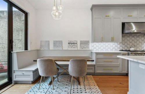 Designer 3 BR Townhome with Beautiful Backyard - Foto 15