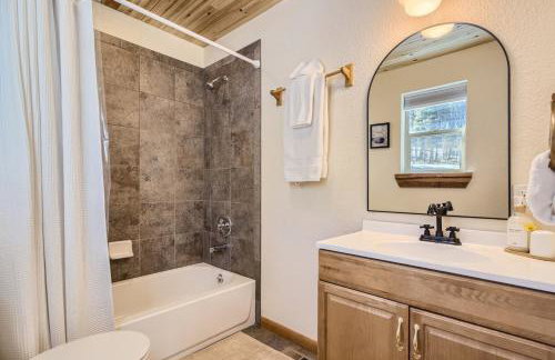 Cozy Wolfcamp Chalet with Hot Tub, Views with Fast Wifi - Foto 13