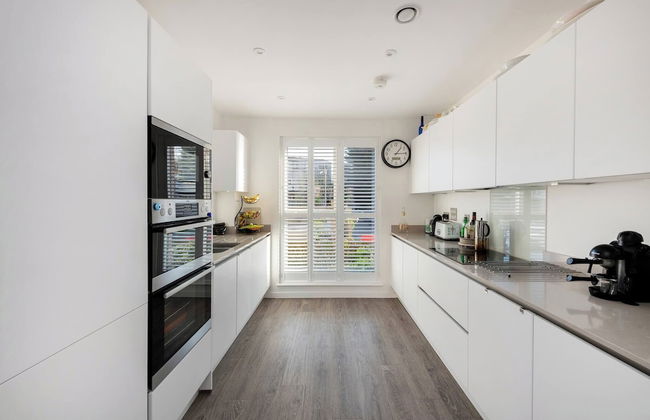 Stylish 3-bed Townhouse With 3 Baths in Southgate - Foto 10