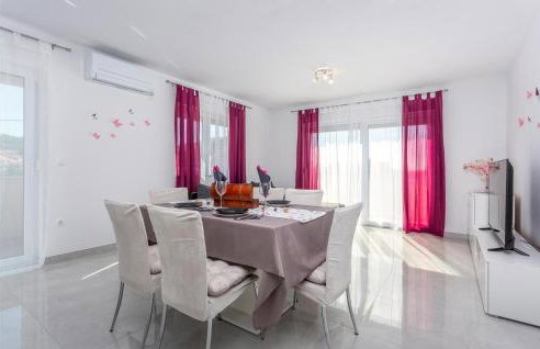 Stunning Apartment In Mladenici - Photo 5