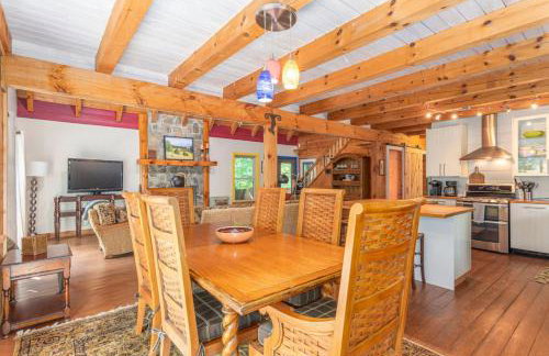 Secluded Cabin with Quality Furnishing and Hot Tub - Foto 13