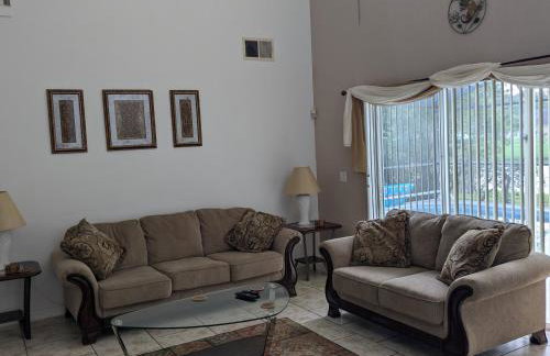 Large lakeside 5 bed villa with private pool - Foto 8