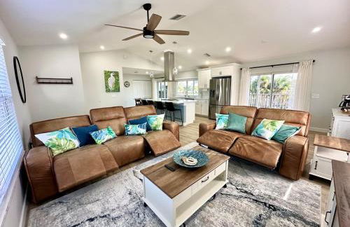 Tranquil Lakeview Home w Porch Bokeelia Retreat - Foto 1