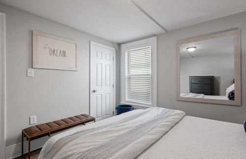 Stylish & Large Top Floor w Private Front Porch - Foto 14