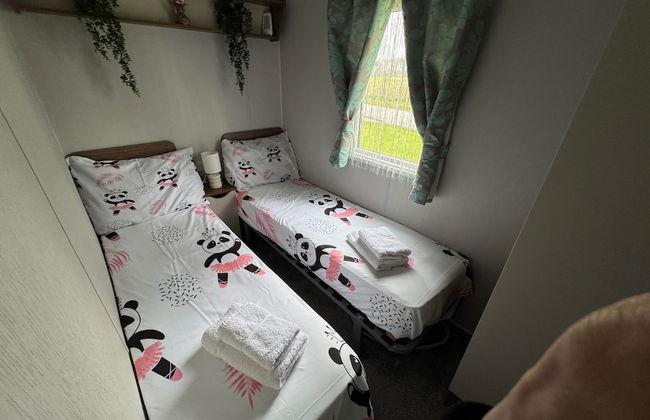 Haggerston Castle - Caravan - Sleeps 6 - Parking - Foto 7