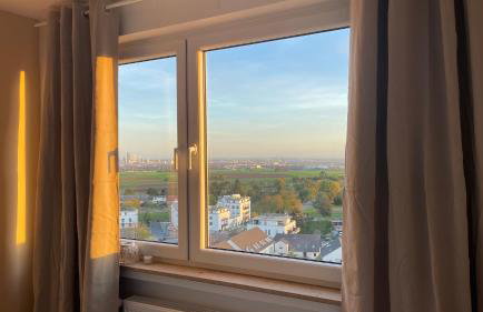 Moderne 2-Zimmer-Wohnung mit atemberaubender Skyline Aussicht auf Frankfurt! - Foto 15