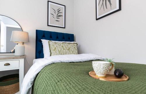 Pass the Keys 4-Bed Home with Garden Parking Near Durham - Foto 20