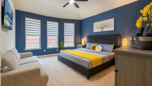 Entire Home 3BR Hidden Gem Getaway with Level 2 EV Charger, Central Location - Foto 4