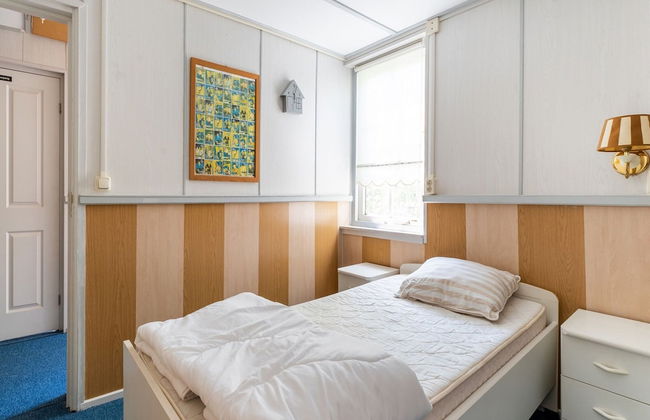 Attractive Farmhouse in Giethoorn With Garden - Photo 11