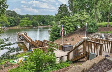 Lakefront w/ Private Dock + Hot Tub Pontoon Rental Butler Bliss by Avantstay - Foto 6
