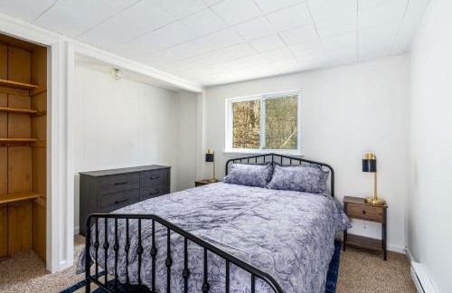 Hot Tub, Wraparound Deck, & WiFi at Chalet Cabin - Foto 16