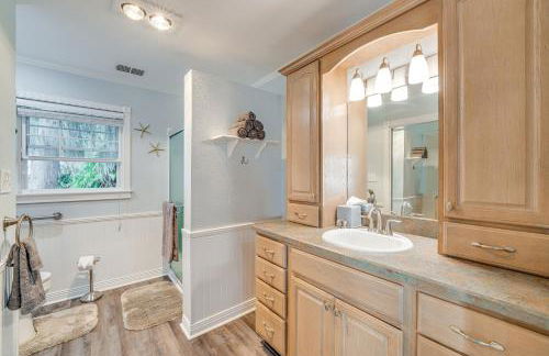 Hot Tub and Fire Pit Lakefront Home on Lake Eloise - Foto 17