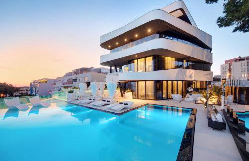 Posh Residence Luxury Suites - Photo 55