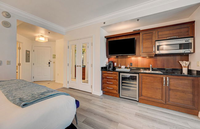 Lucky Gem Penthouse Suites at MGM Signature - Photo 41