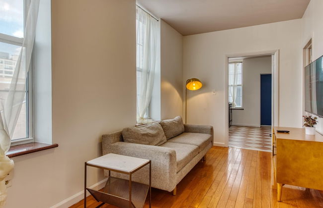 Stairway 3BR Apt w W D Ideal for Groups - Foto 8