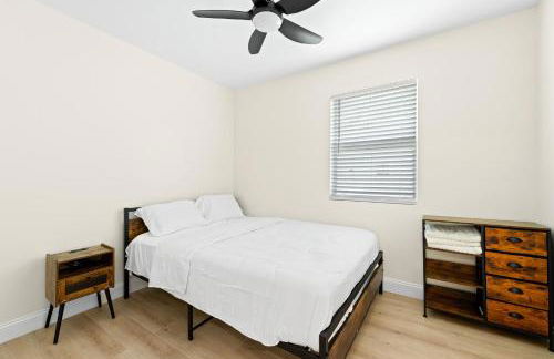 Recently Remodeled + Mins from Beach and Downtown - Foto 16