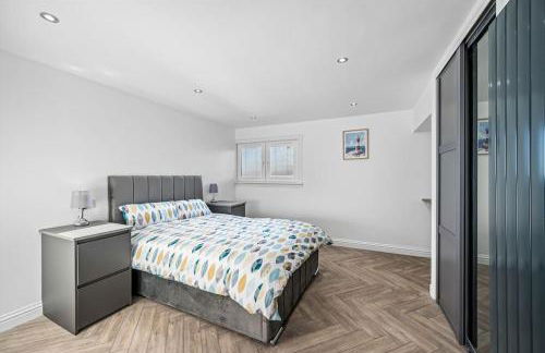 Sea View Luxury Apartment 3 bedrooms Free Parking - By Coast Apartments - Photo 8