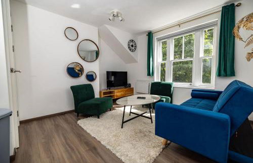 Modern 2-Bed Apartment - Near Train and Town - Parking Available - Foto 4