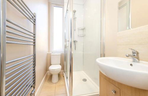 Refined 2-Bed Flat with Classic Edinburgh Charm - Foto 26