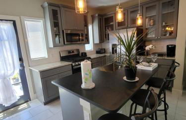 SPACIOUS TOWNHOUSE MINUTES FROM DOWNTOWN SA. - Foto 6