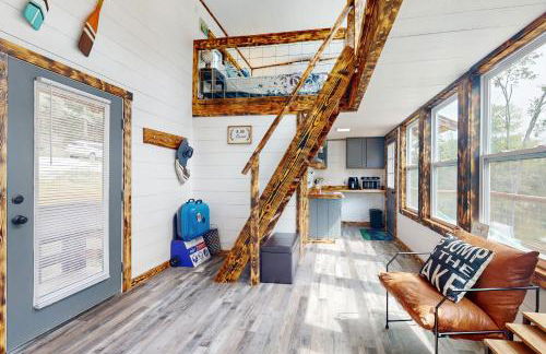 Family Fun! Riverside Home with Fire Pit - Foto 5