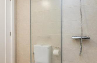 CASA ZUZA - AC, heated pool, 2 terraces, 2 bedrooms & bathrooms, tv channels - Foto 39